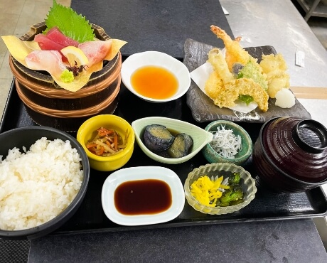 地魚の刺身盛り合わせ