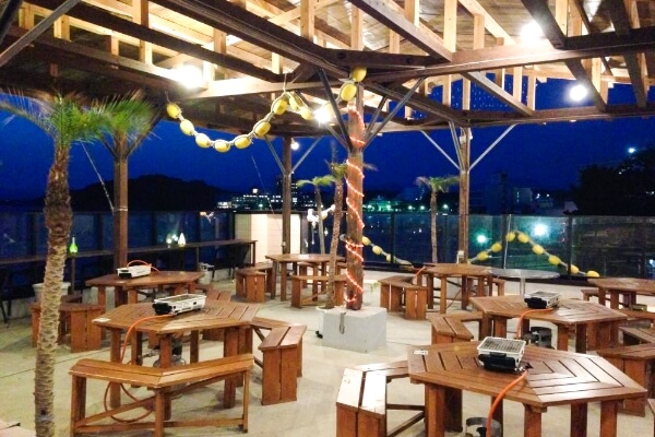 フィッシャーマンズ・ワーフ白浜の夜の店舗写真