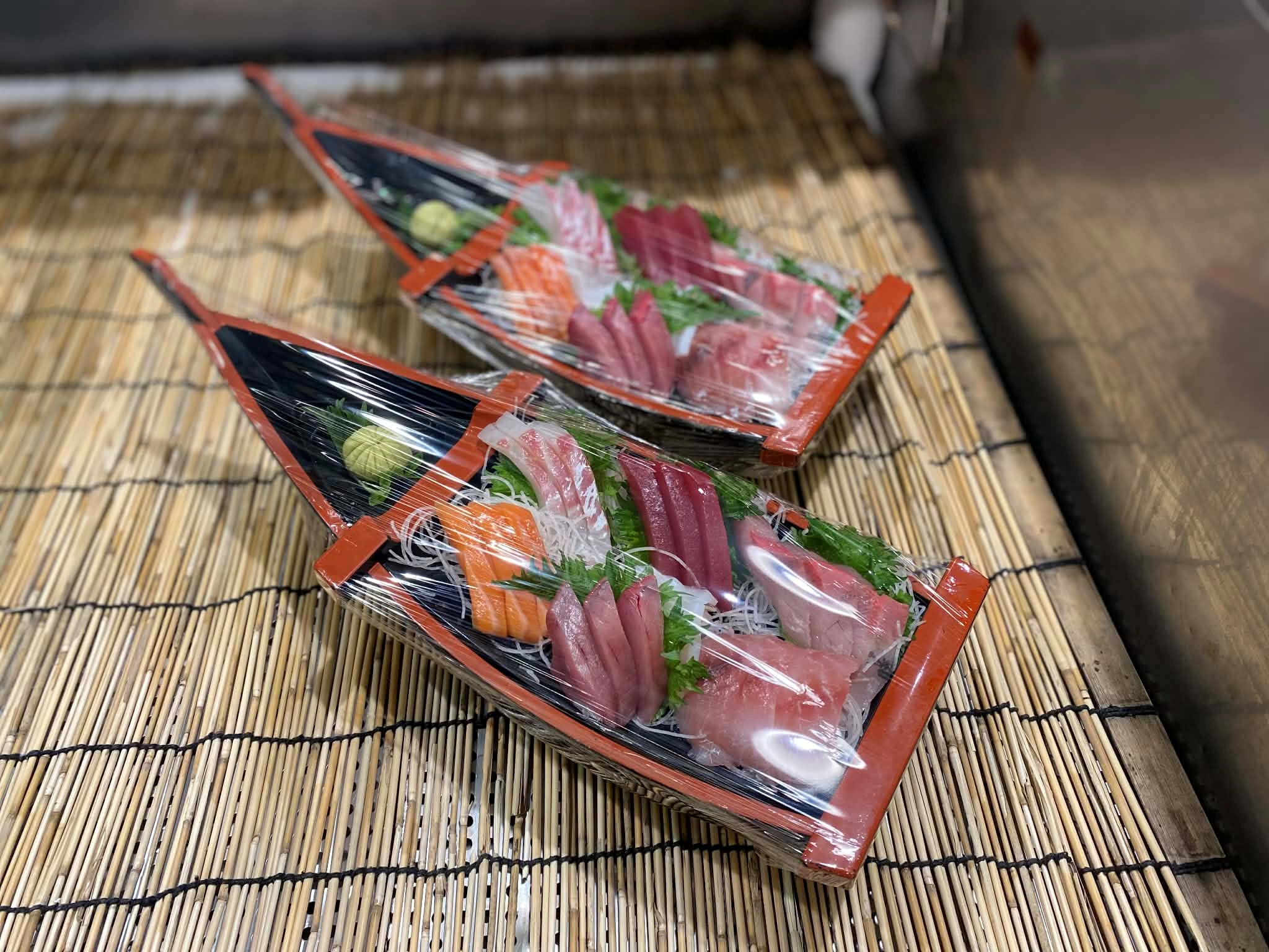 お造りの盛り合わせ！！舟盛でご提供できます。